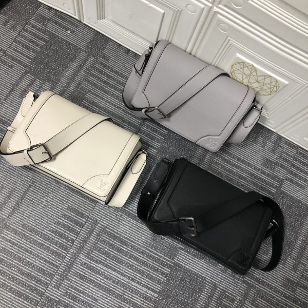 NEW FLAP MESSENGER M30813
