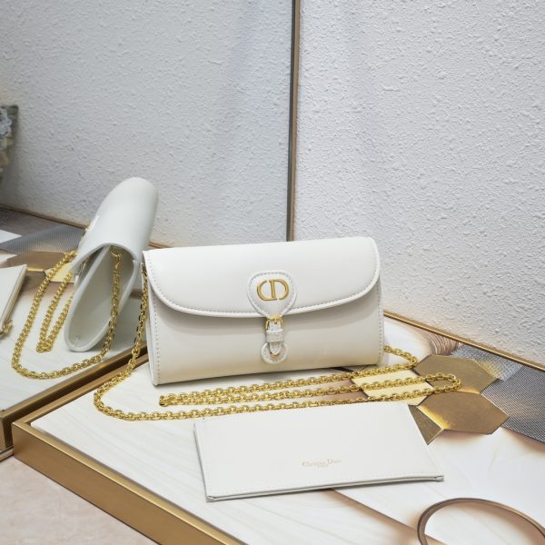 BOBBY EAST-WEST POUCH WITH CHAIN wht
