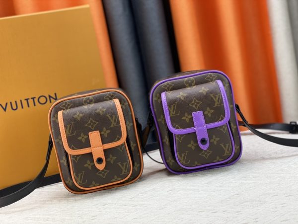 Christopher Wearable Wallet M69404