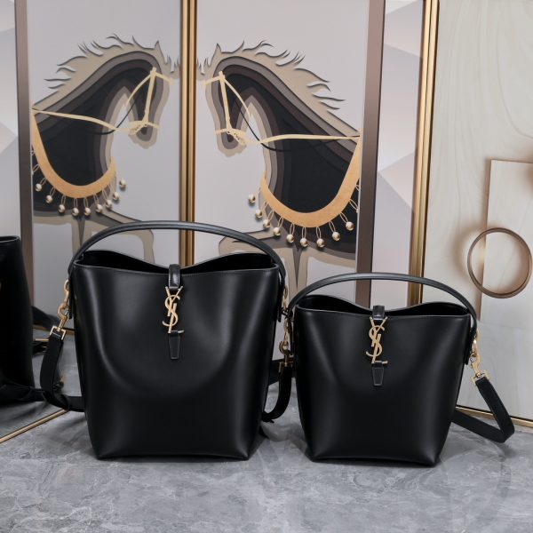LE 37 IN SHINY LEATHER black