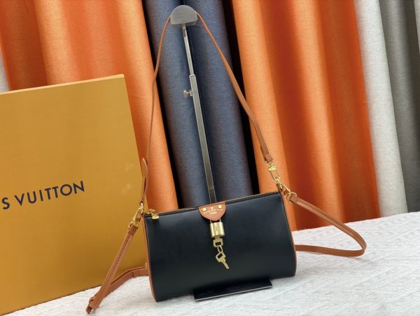 Shoulder Bag M25033 black