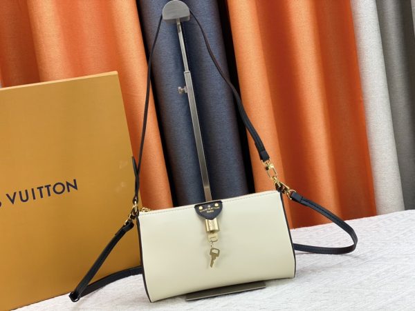 Shoulder Bag M25033 whit
