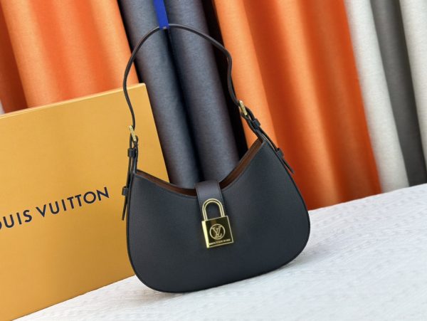 Low Key Shoulder Bag black