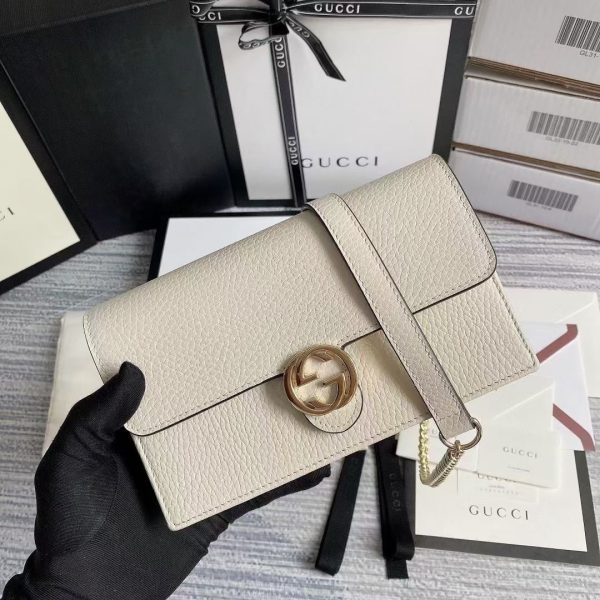 Interlocking G Chain Wallet Bag white