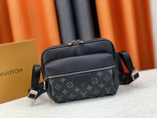Outdoor Messenger black