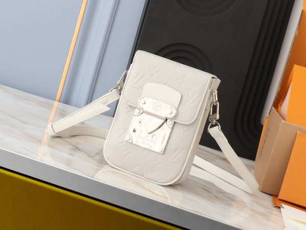 S-Lock Vertical Wearable Wallet white