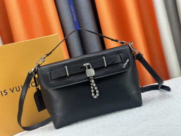 Steamer Crossbody M11607 black