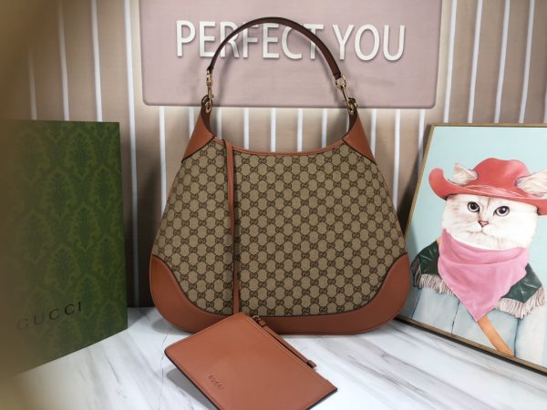 Gucci B Medium Shoulder Bag brown