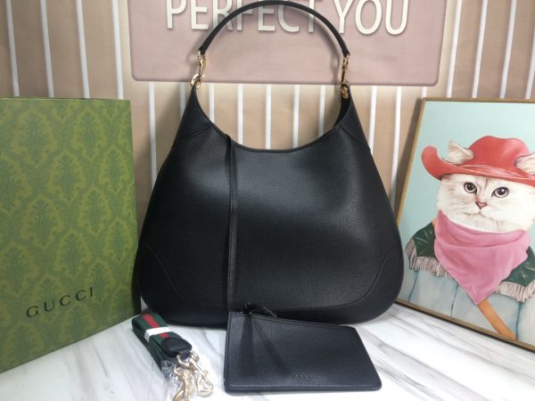 Gucci B Medium Shoulder Bag black