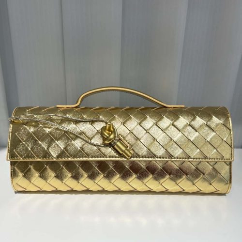 Andiamo Clutch (15)
