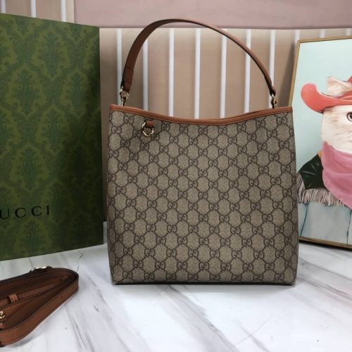 GG Emblem medium bucket bag (1)
