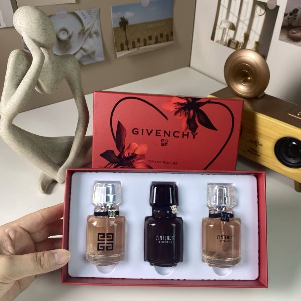Givenchy L'Interdit Gift Box 30ml3 (1)