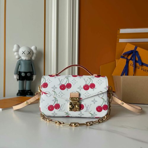 LV x TM Pochette Métis East West (1)
