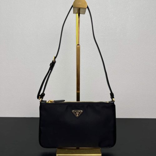 Re-Nylon pouch (1)