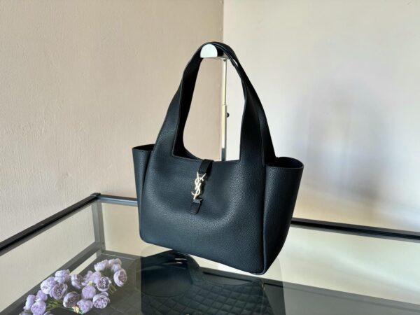 Le 5 À 7 Bea In Grained Leather (1)