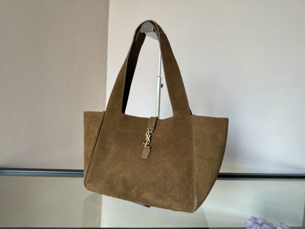 Le 5 À 7 Bea In Suede (1)