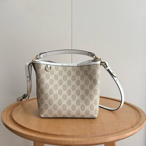 GG Emblem small bucket bag (19)
