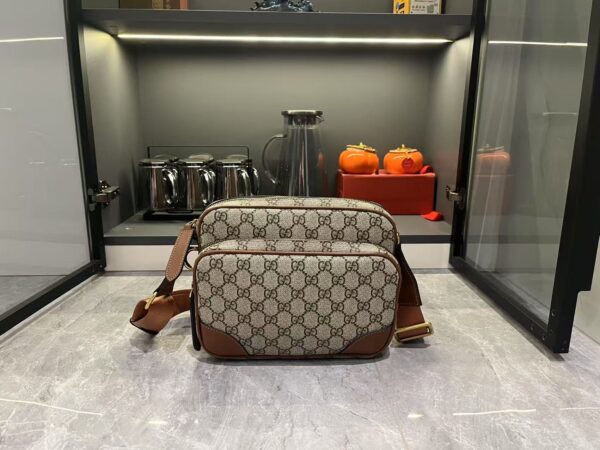 GG Emblem small crossbody bag new (1)