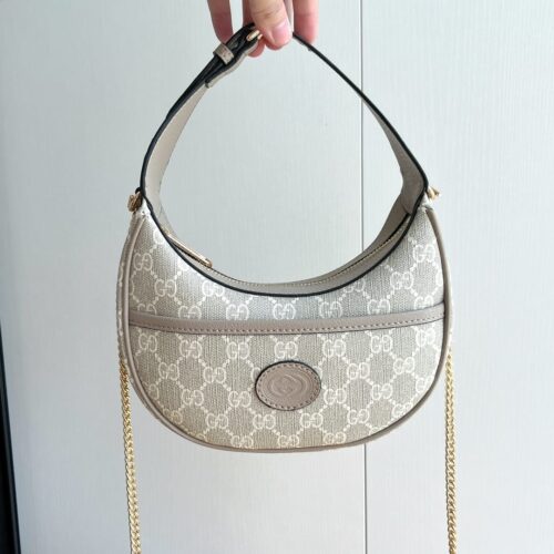 Half-moon-shaped mini bag (24)