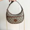 Half-moon-shaped mini bag (32)